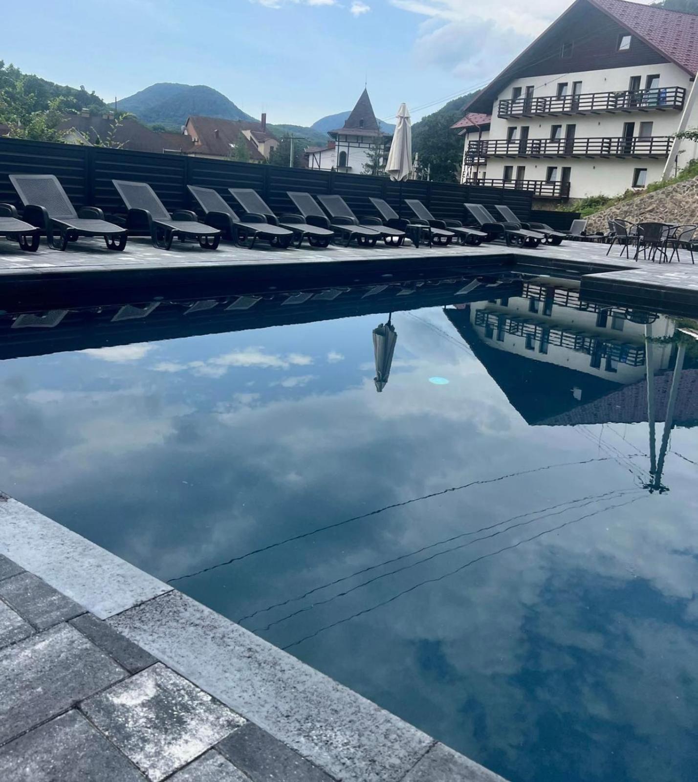 Stupari Hotel Saján Kültér fotó