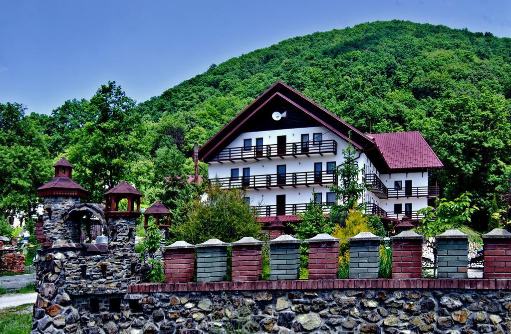 Stupari Hotel Saján Kültér fotó